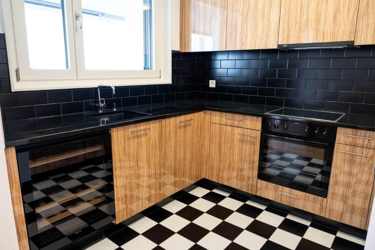 Family Apartment Near The Train Station Βεβέ Εξωτερικό φωτογραφία