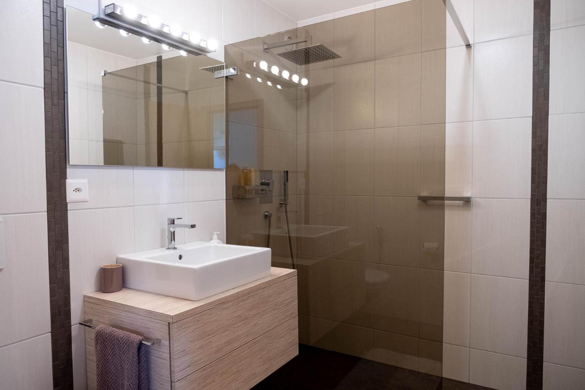 Family Apartment Near The Train Station Βεβέ Εξωτερικό φωτογραφία