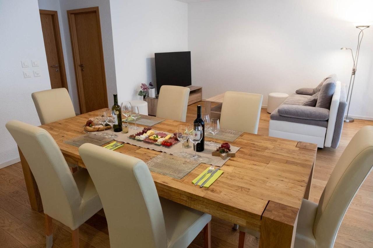 Family Apartment Near The Train Station Βεβέ Εξωτερικό φωτογραφία