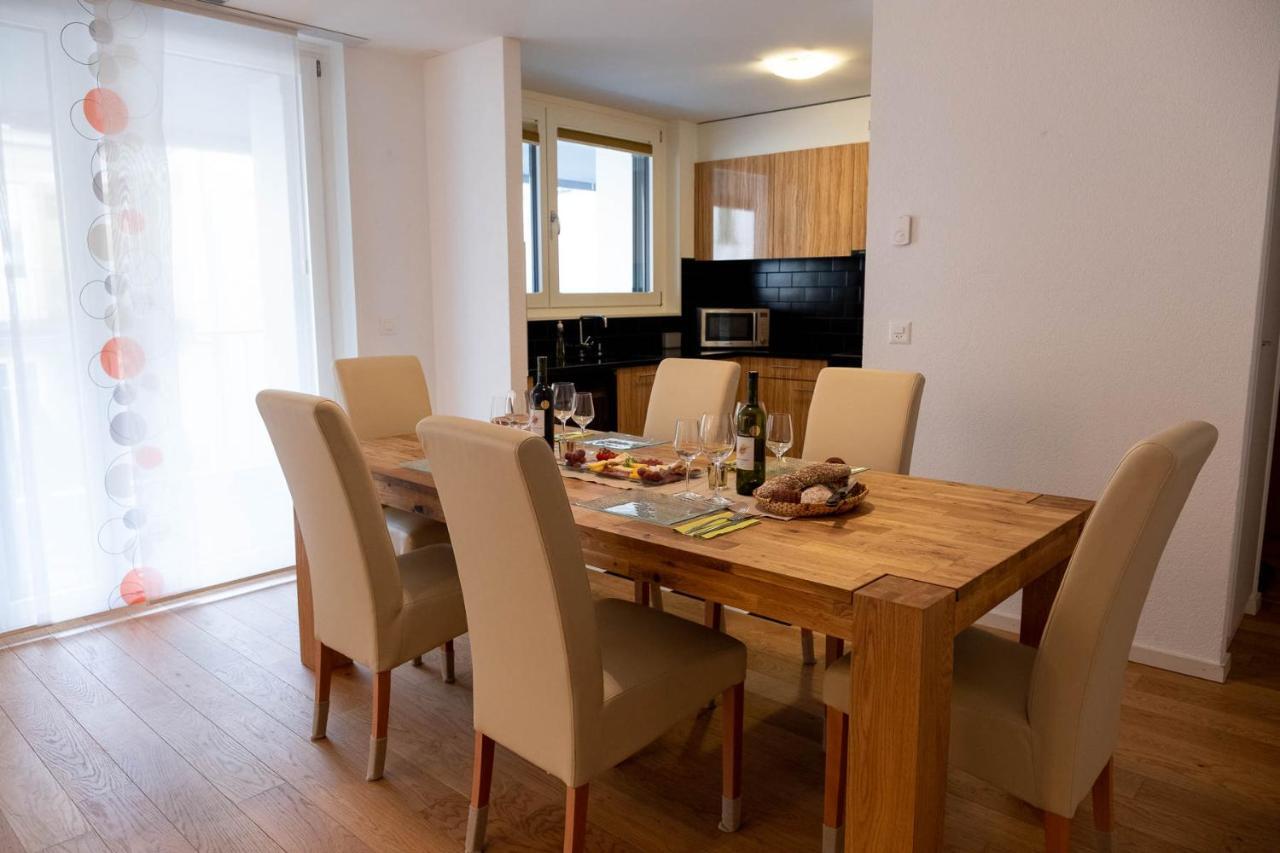 Family Apartment Near The Train Station Βεβέ Εξωτερικό φωτογραφία